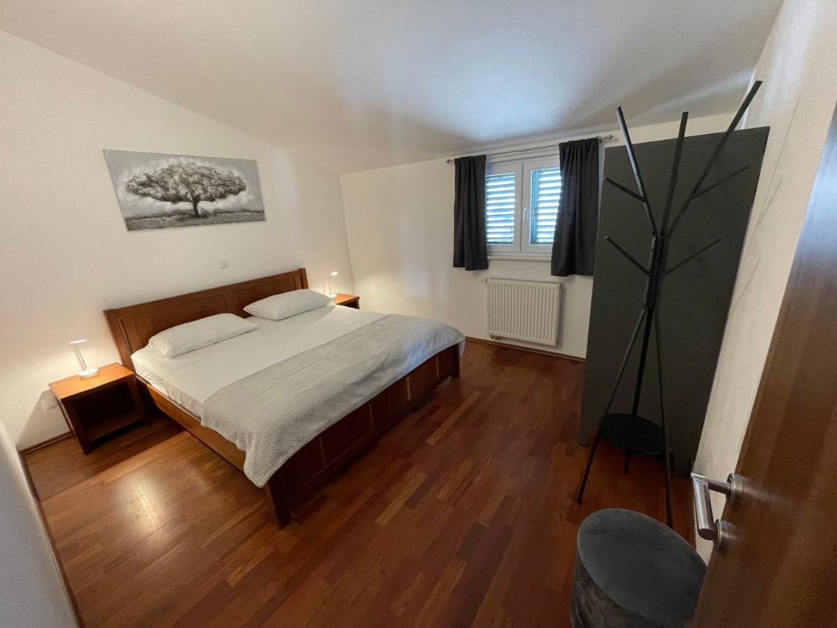 Apartments Cavar โตรกีร์ ภายนอก รูปภาพ