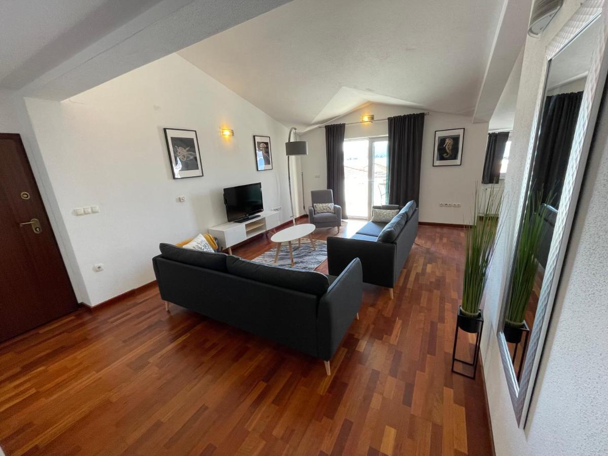 Apartments Cavar โตรกีร์ ภายนอก รูปภาพ