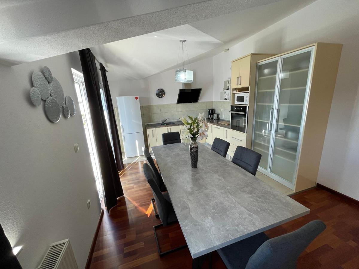 Apartments Cavar โตรกีร์ ภายนอก รูปภาพ