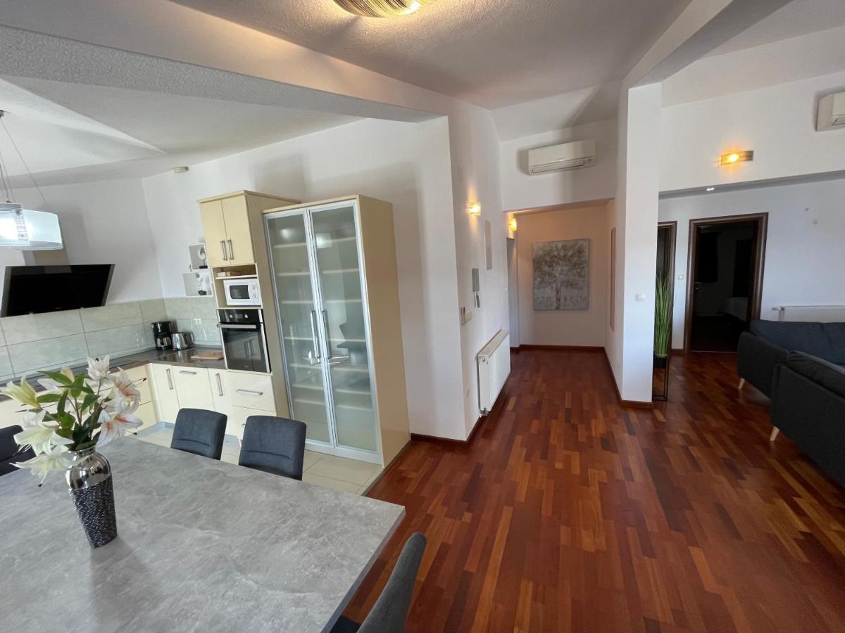 Apartments Cavar โตรกีร์ ภายนอก รูปภาพ