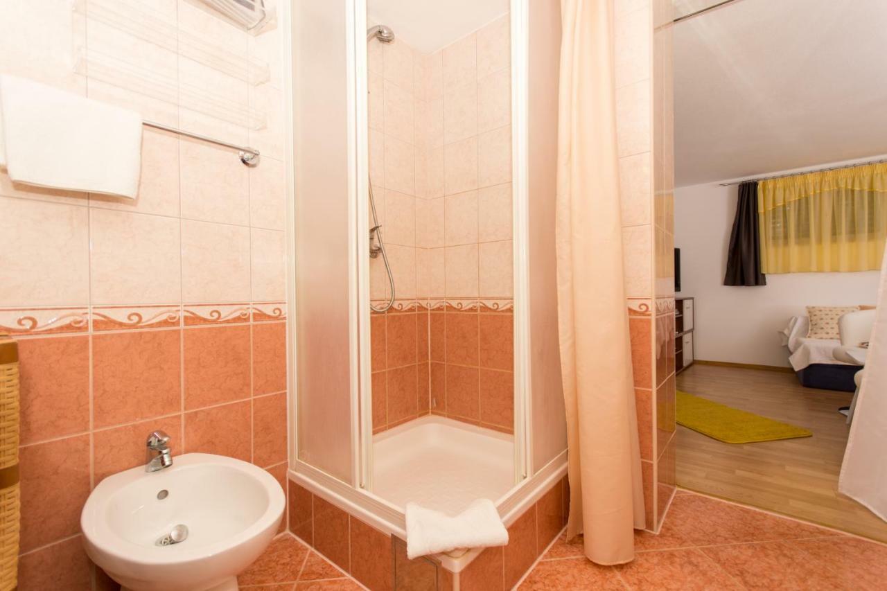 Apartments Cavar โตรกีร์ ภายนอก รูปภาพ