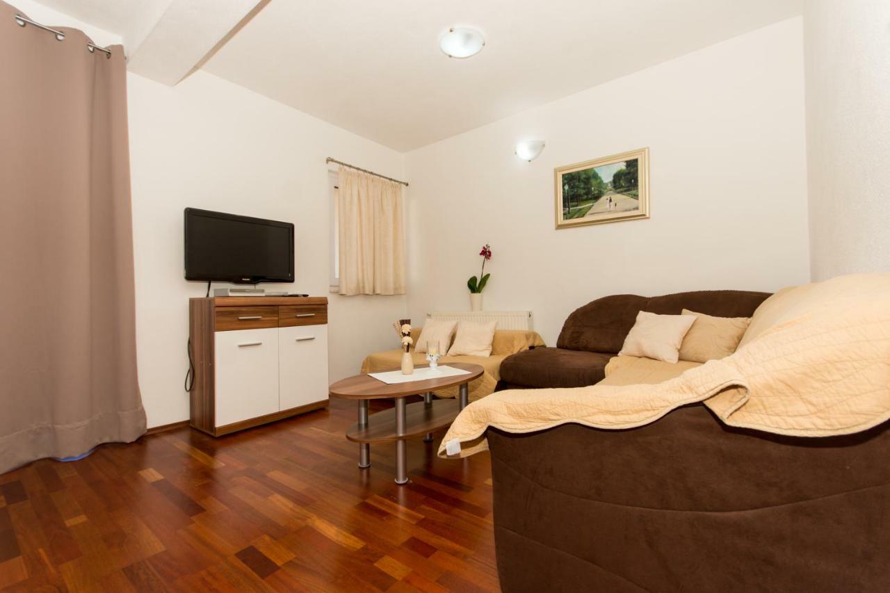 Apartments Cavar โตรกีร์ ภายนอก รูปภาพ