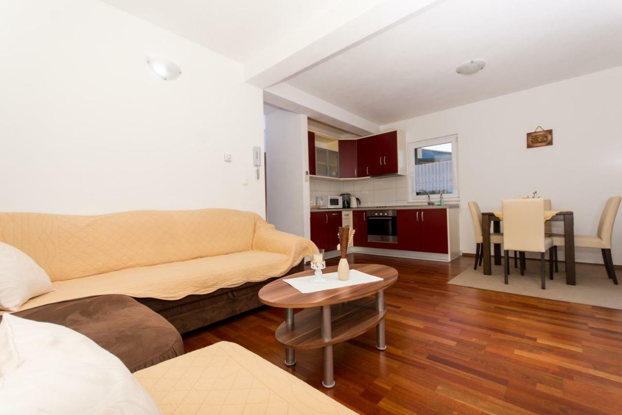 Apartments Cavar โตรกีร์ ภายนอก รูปภาพ